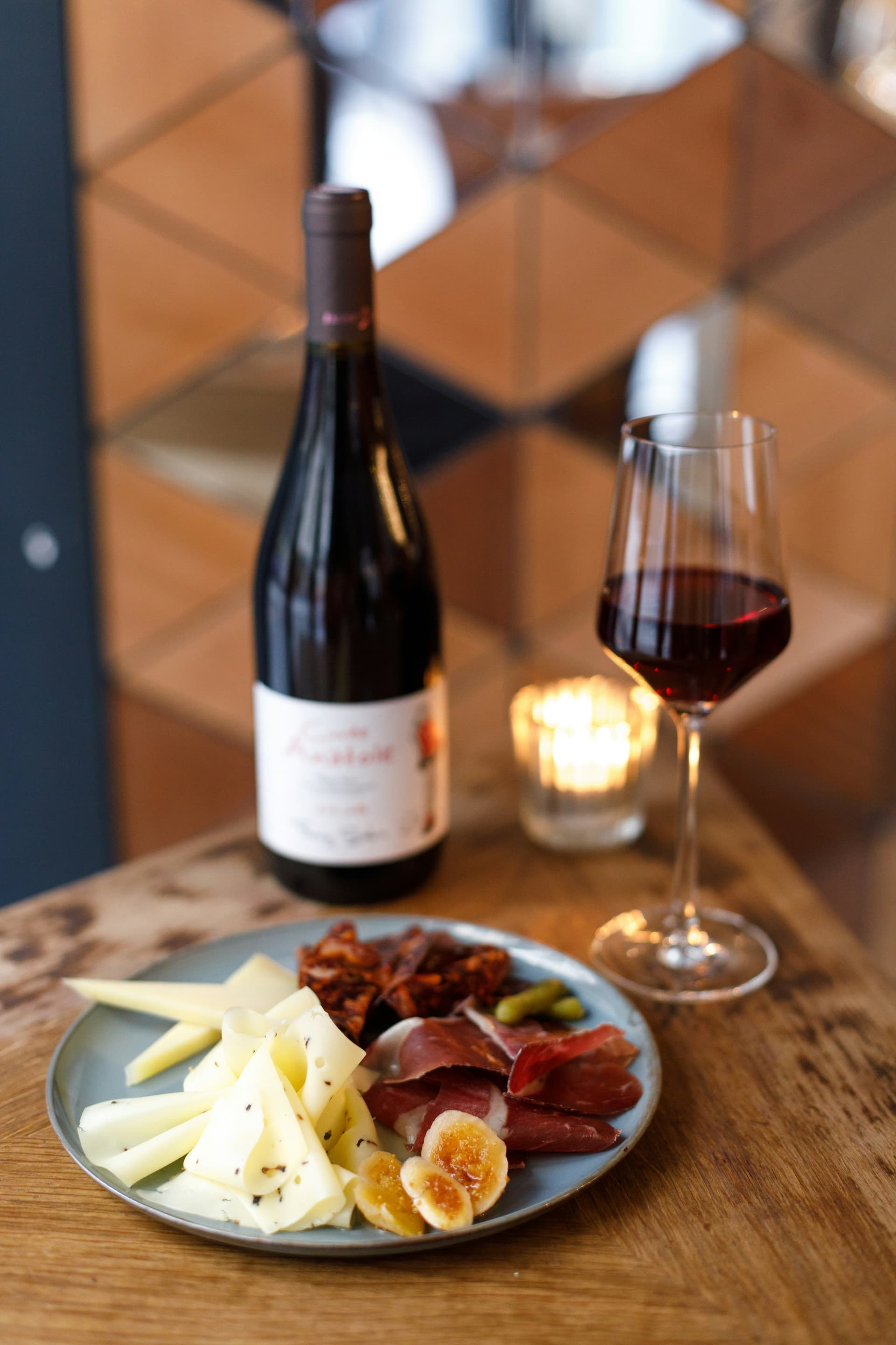 Paris: Montmartre Walking Tour with Wine, Cheese and Charcuterie Tasting 3