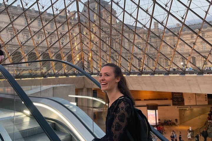 Private Louvre Evening Tour – Experience highlights & fewer crowds 4