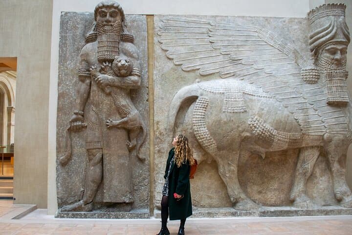 Private Louvre Tour with Hotel Pickup in Paris – Comfort & Expert Guide 3