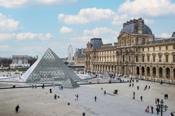 Private Louvre Tour with Hotel Pickup in Paris – Comfort & Expert Guide 7