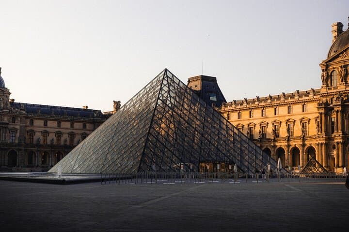Private Louvre Evening Tour – Experience highlights & fewer crowds 9