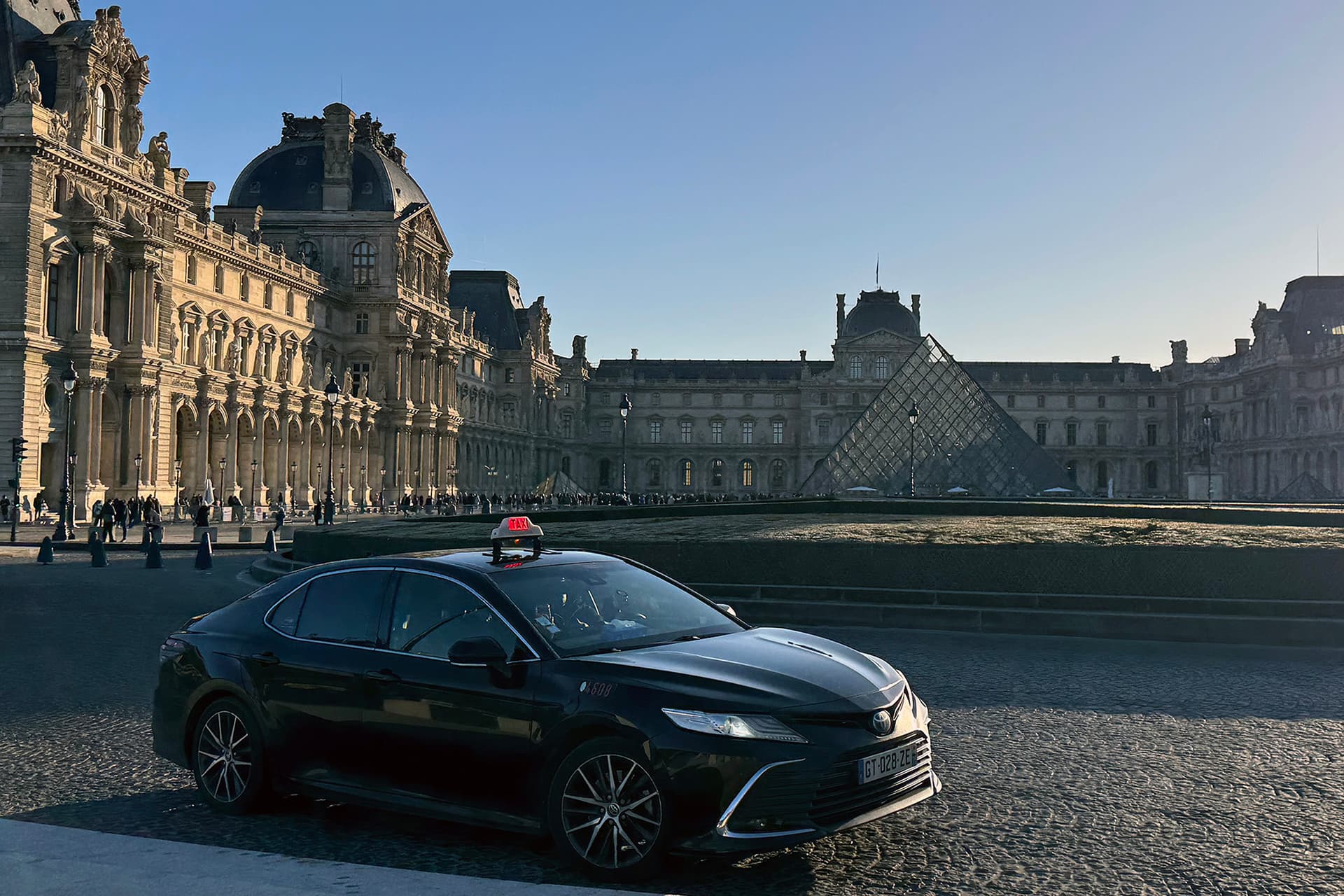 Private Louvre Tour with Hotel Pickup in Paris – Comfort & Expert Guide 11