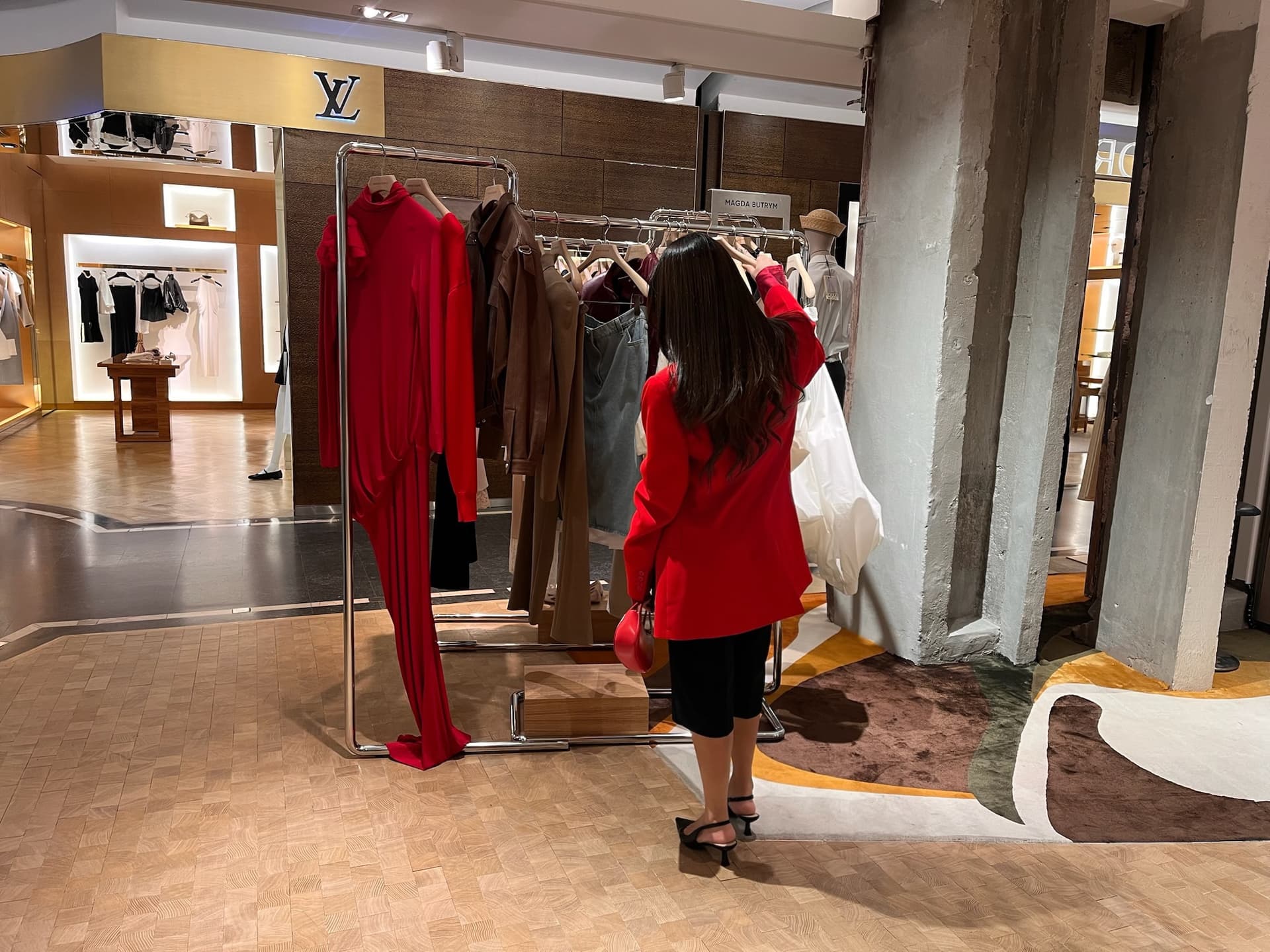 Private Personal Shopping experience in Paris with Hotel pickup/drop off 6
