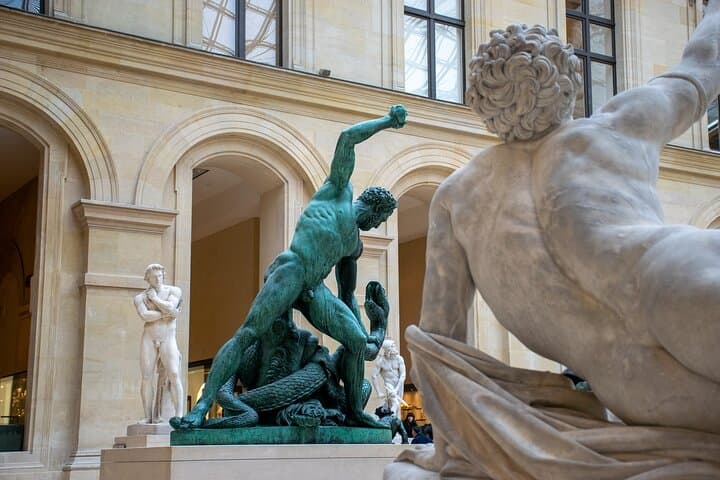 Private Louvre Tour with Hotel Pickup in Paris – Comfort & Expert Guide 9