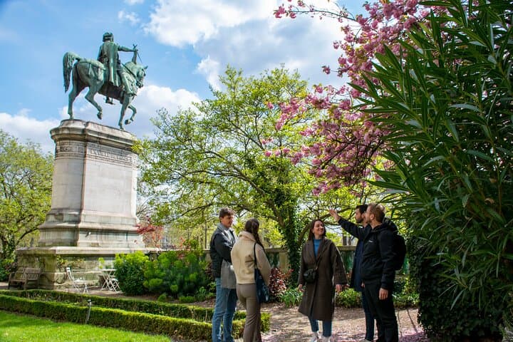 Paris Private Custom Tour: Half-Day Experience with a Local Guide 2