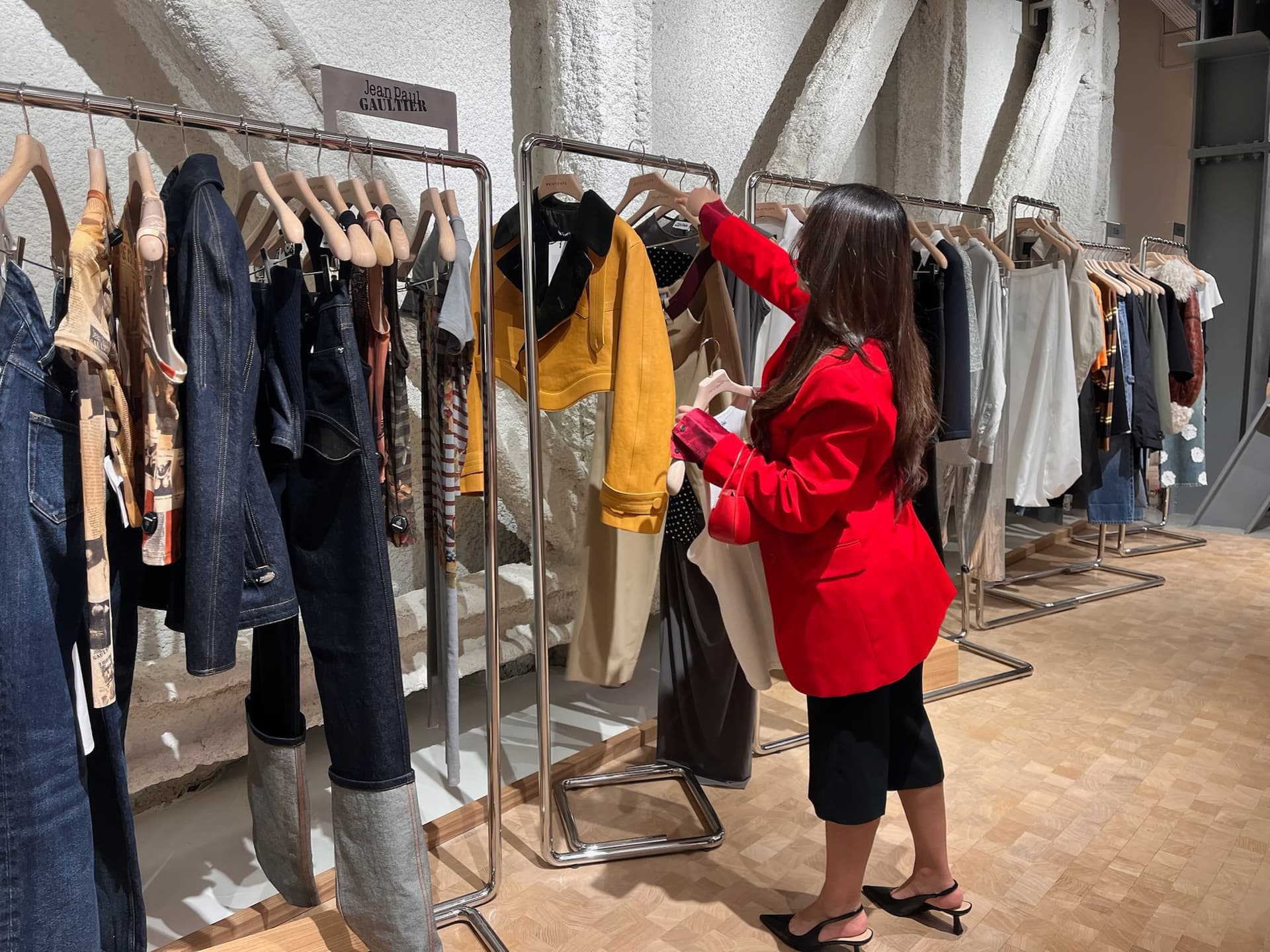 Private Personal Shopping experience in Paris with Hotel pickup/drop off 11