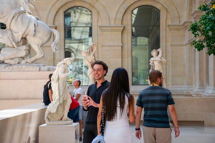 Private Louvre Tour with Hotel Pickup in Paris – Comfort & Expert Guide 8