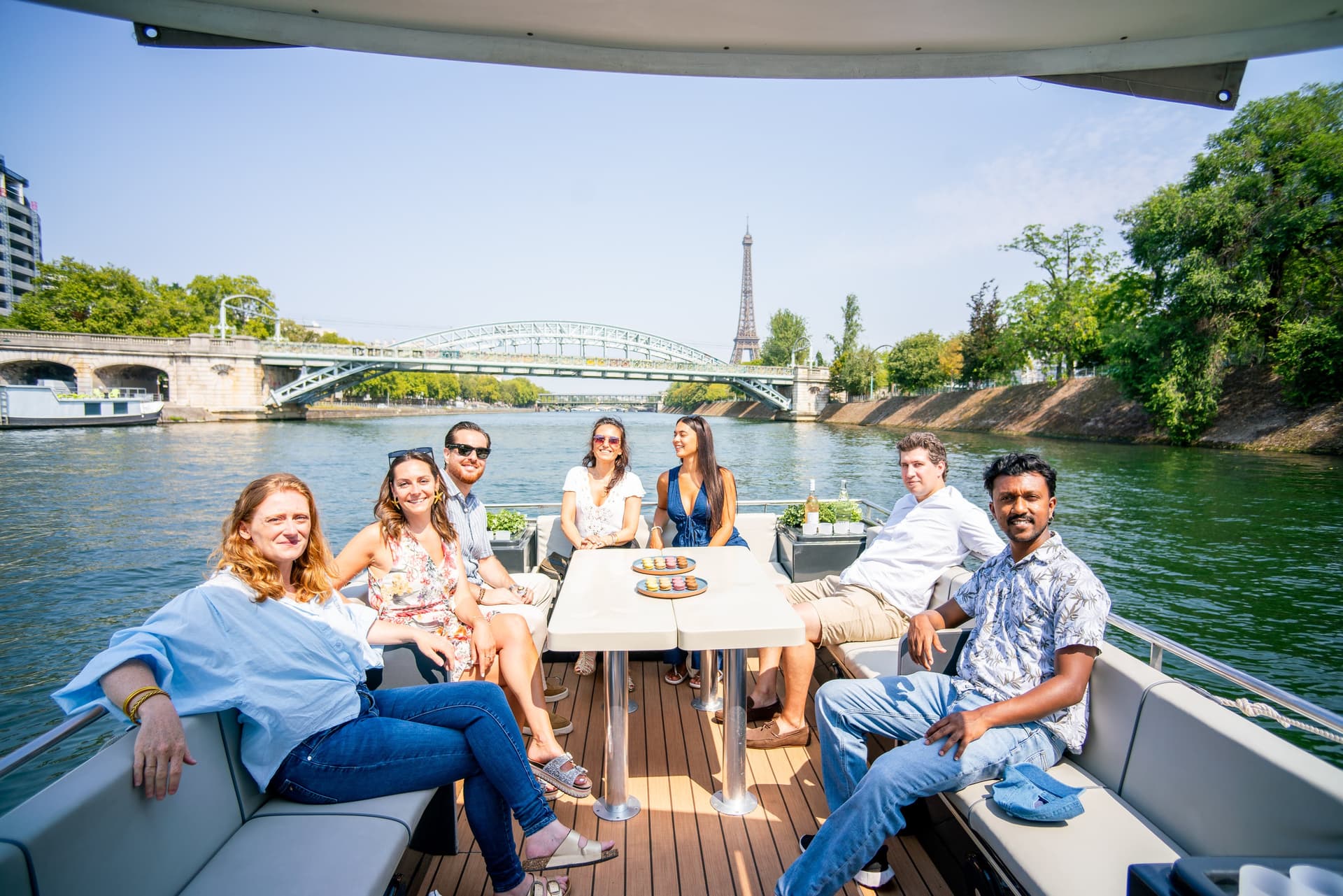 2-12 pax Private Boat Tour in Paris with Rosé and Macarons 15