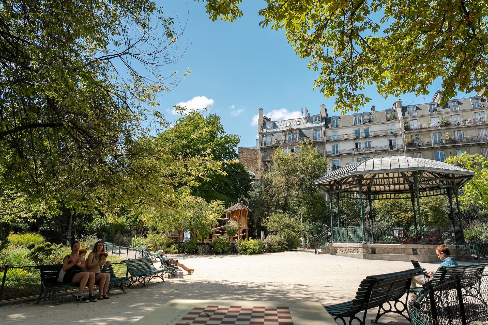 Paris Le Marais Walking Tour: An Incredible History - Small Group 4