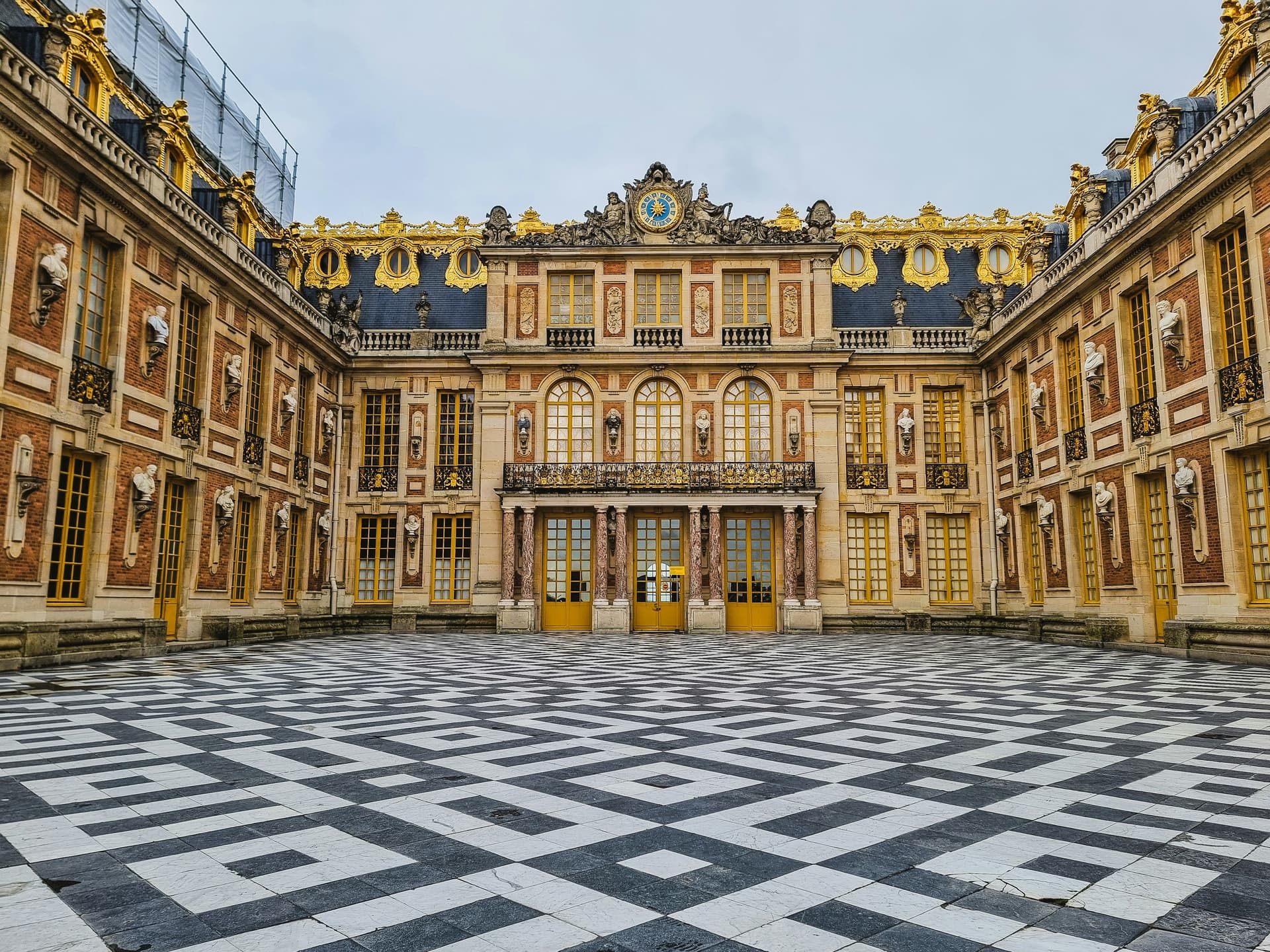 Versailles : Skip-the-Line Palace & Gardens Semi-Private Tour 2