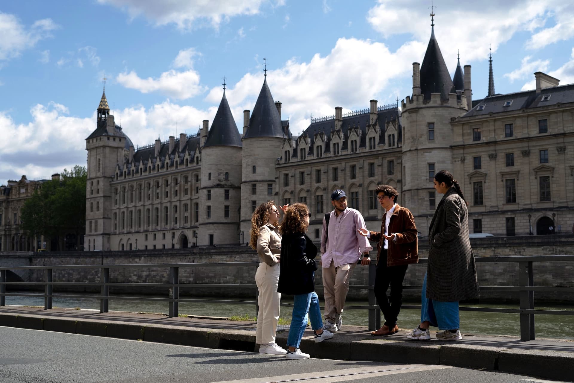 Paris: Ile De La Cité Walking Tour: Discover Paris' Birthplace 8