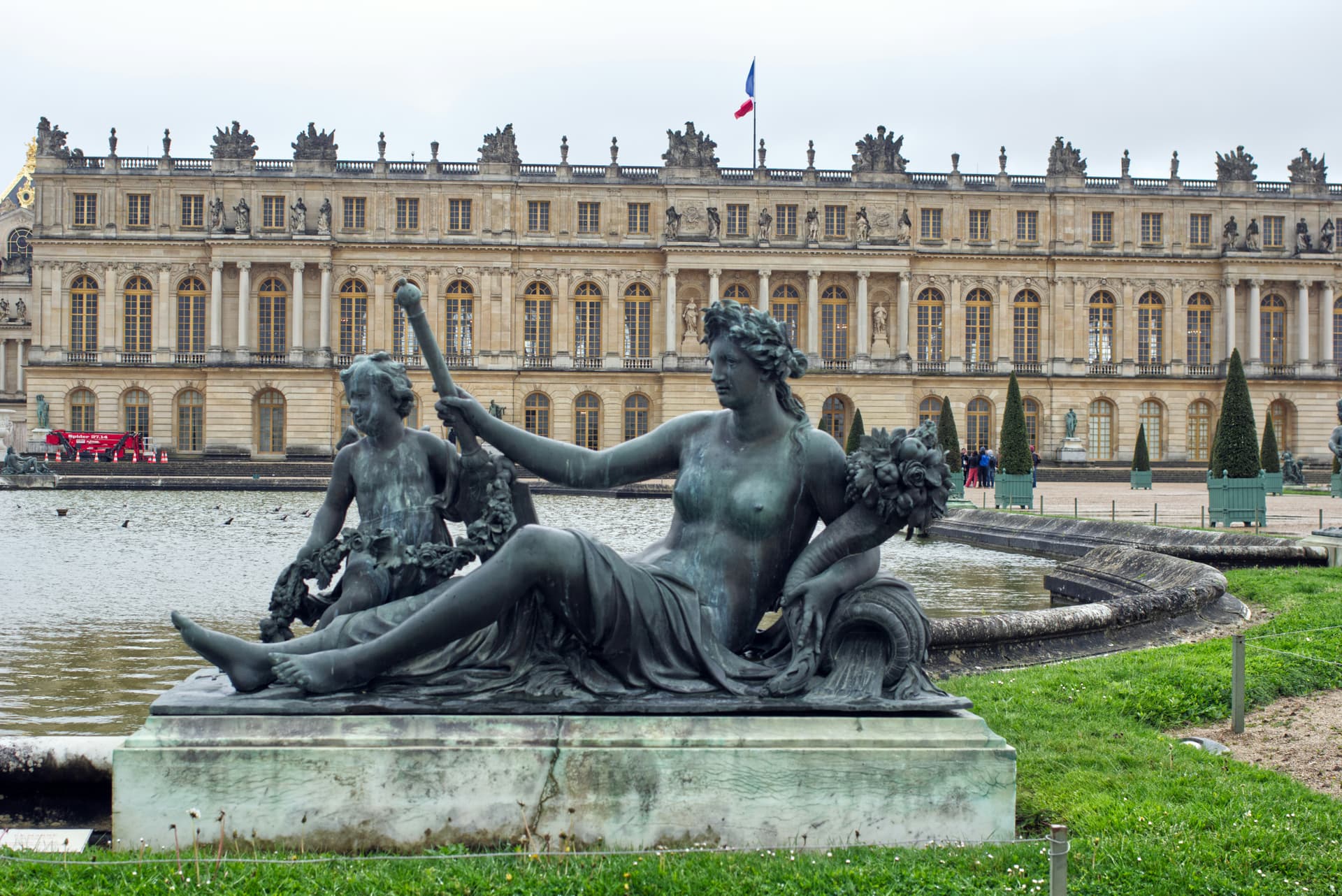Versailles : Skip-the-Line Palace & Gardens Semi-Private Tour 7