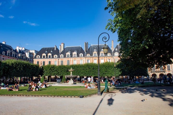 Private Paris Fashion and Shopping Experience Option with Car 11