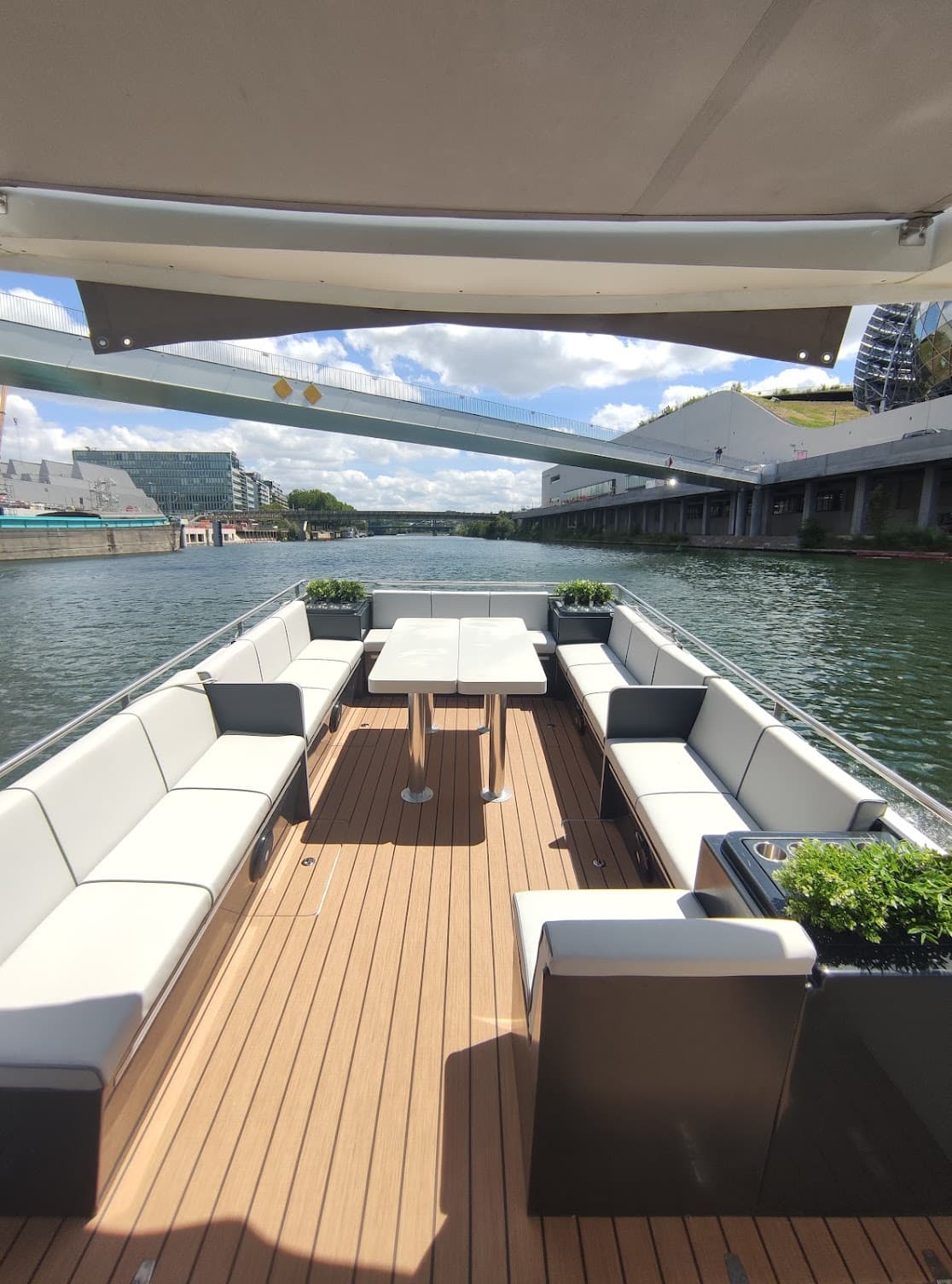 2-12 pax Private Boat Tour in Paris with Rosé and Macarons 4