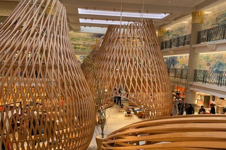 Private Paris Fashion and Shopping Experience Option with Car 2