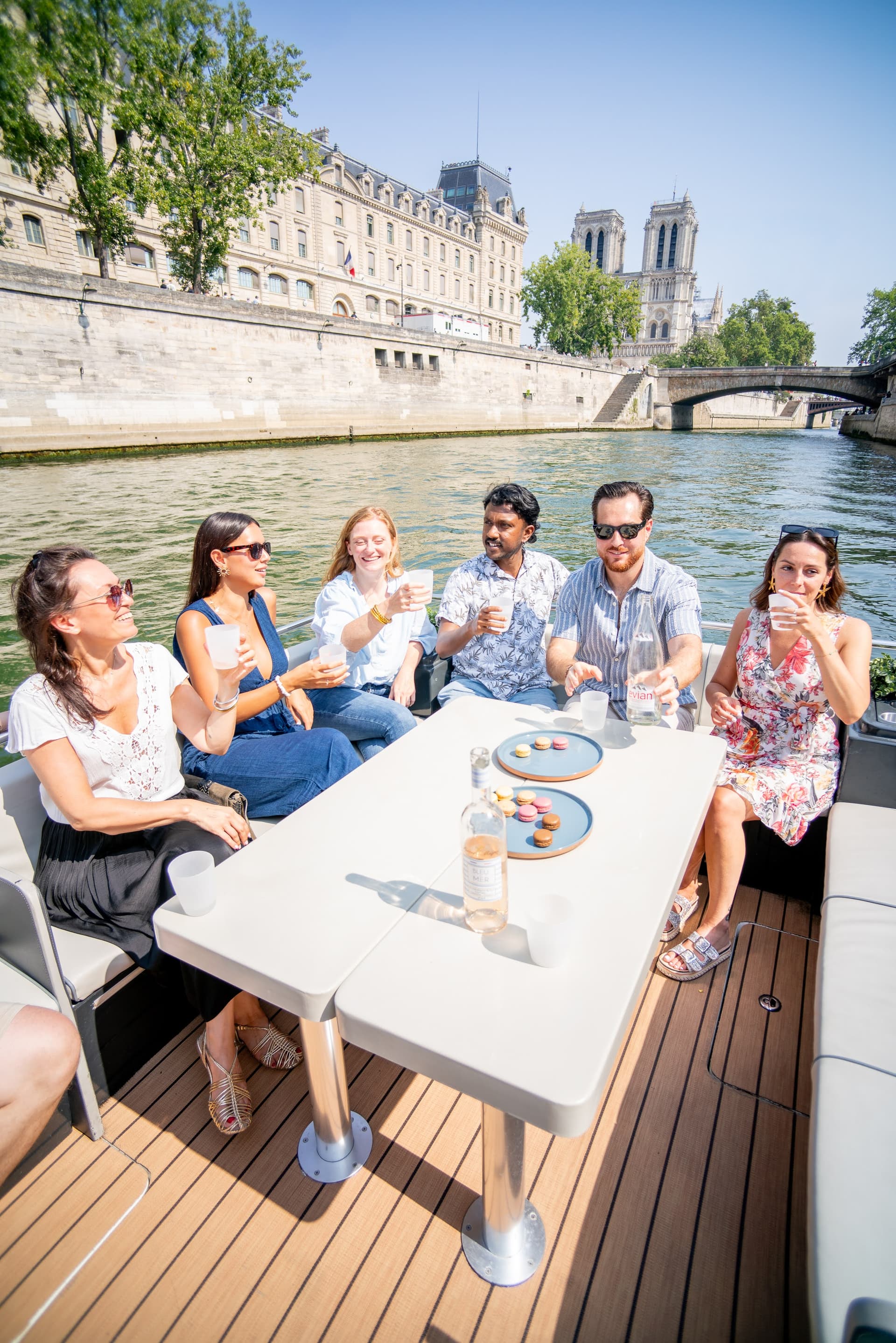 2-12 pax Private Boat Tour in Paris with Rosé and Macarons 11