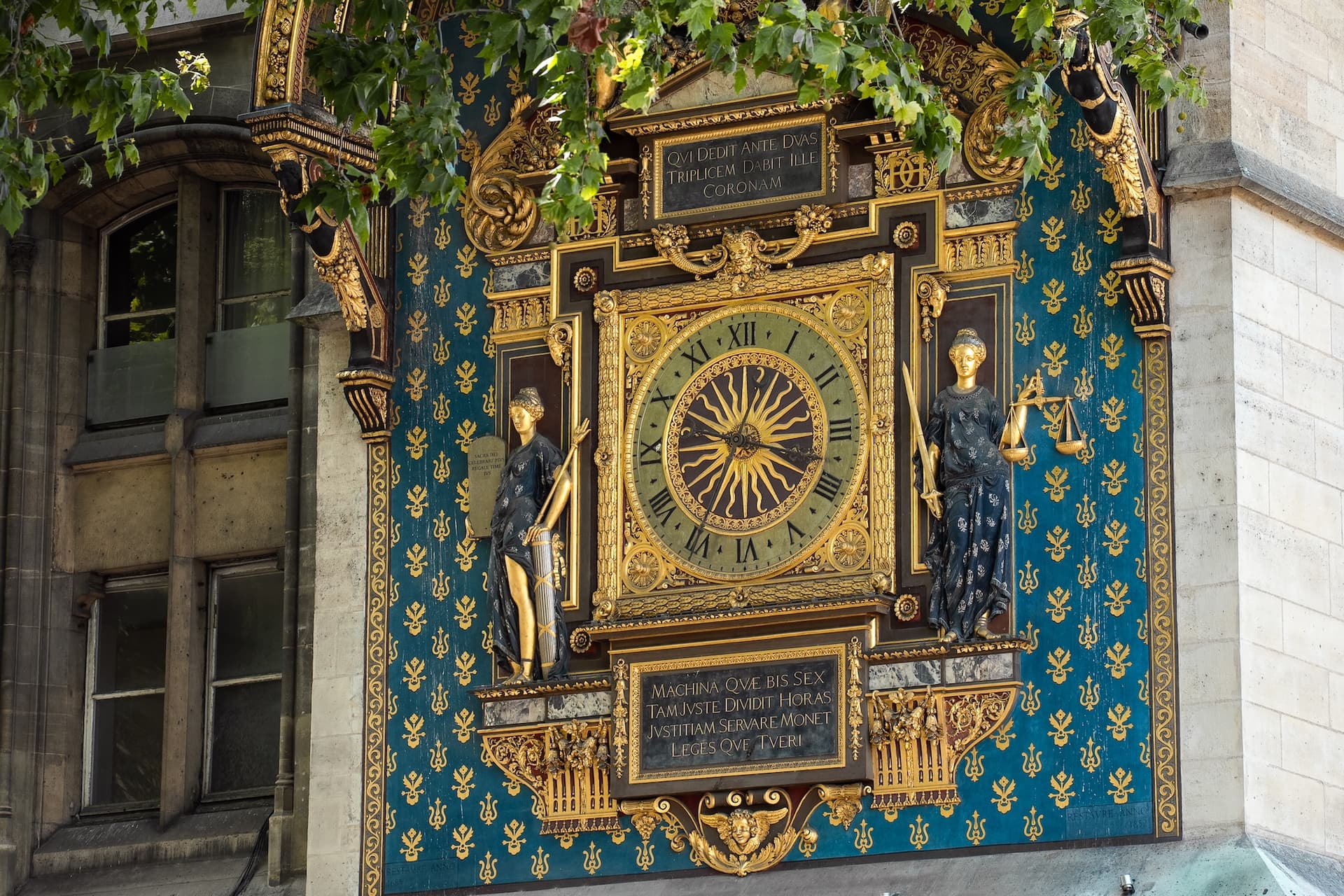 Paris: Ile De La Cité Walking Tour: Discover Paris' Birthplace 12