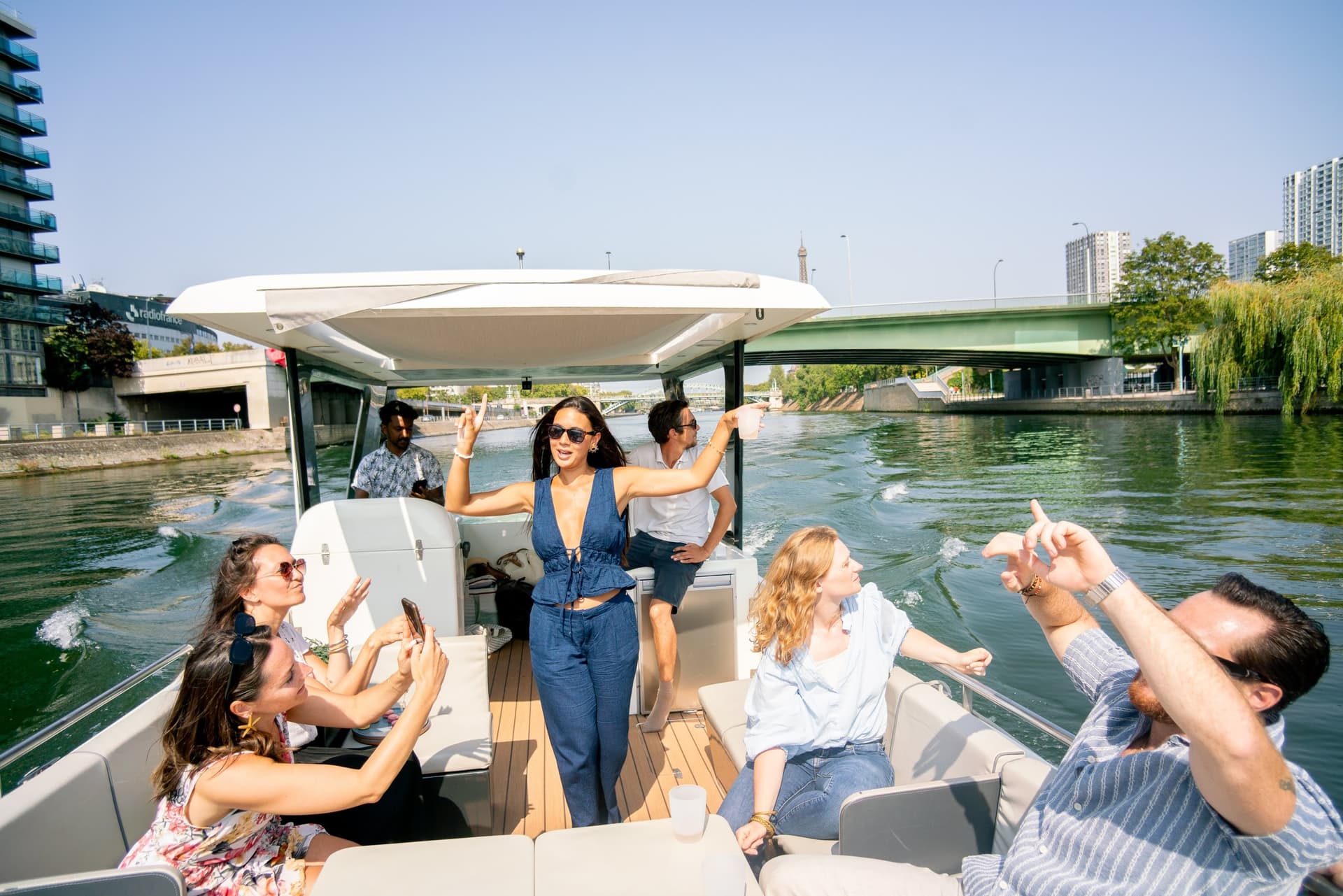 2-12 pax Private Boat Tour in Paris with Rosé and Macarons 16
