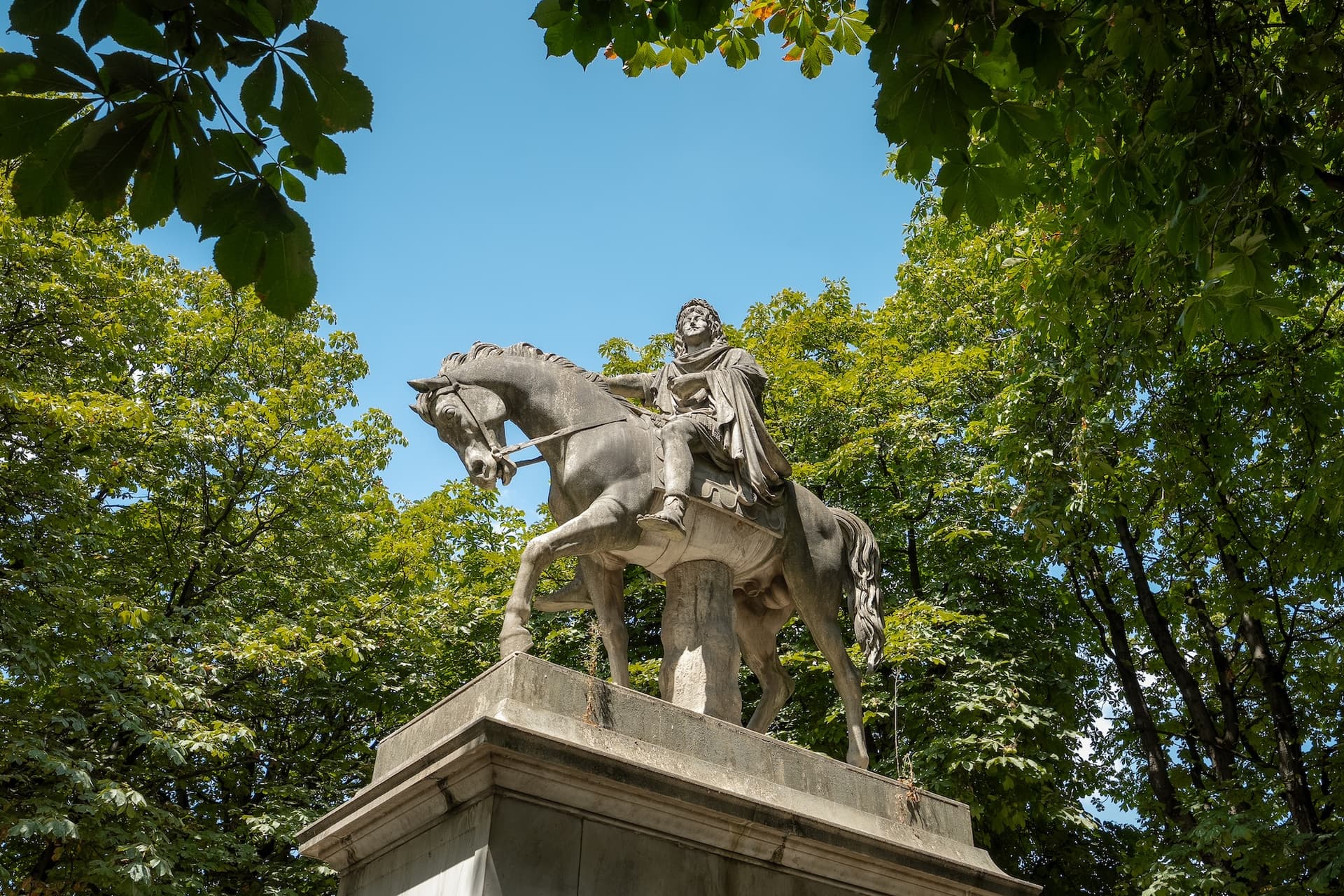 Paris Le Marais Walking Tour: An Incredible History - Small Group 8