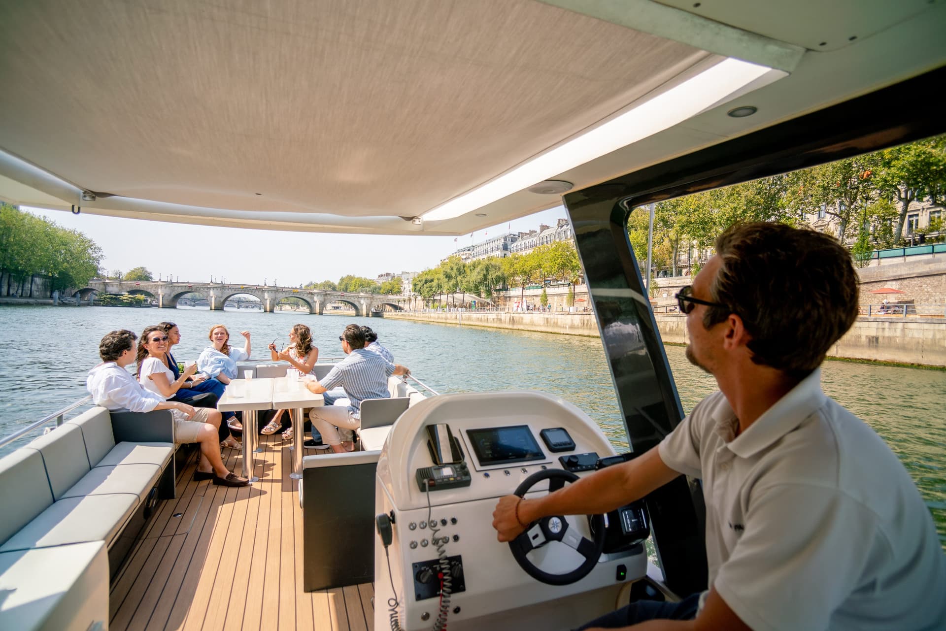 2-12 pax Private Boat Tour in Paris with Rosé and Macarons 9