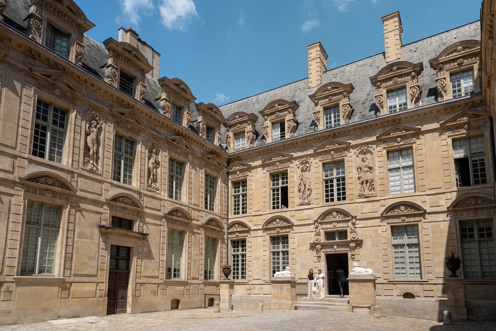 Paris Le Marais Walking Tour: An Incredible History - Small Group 24
