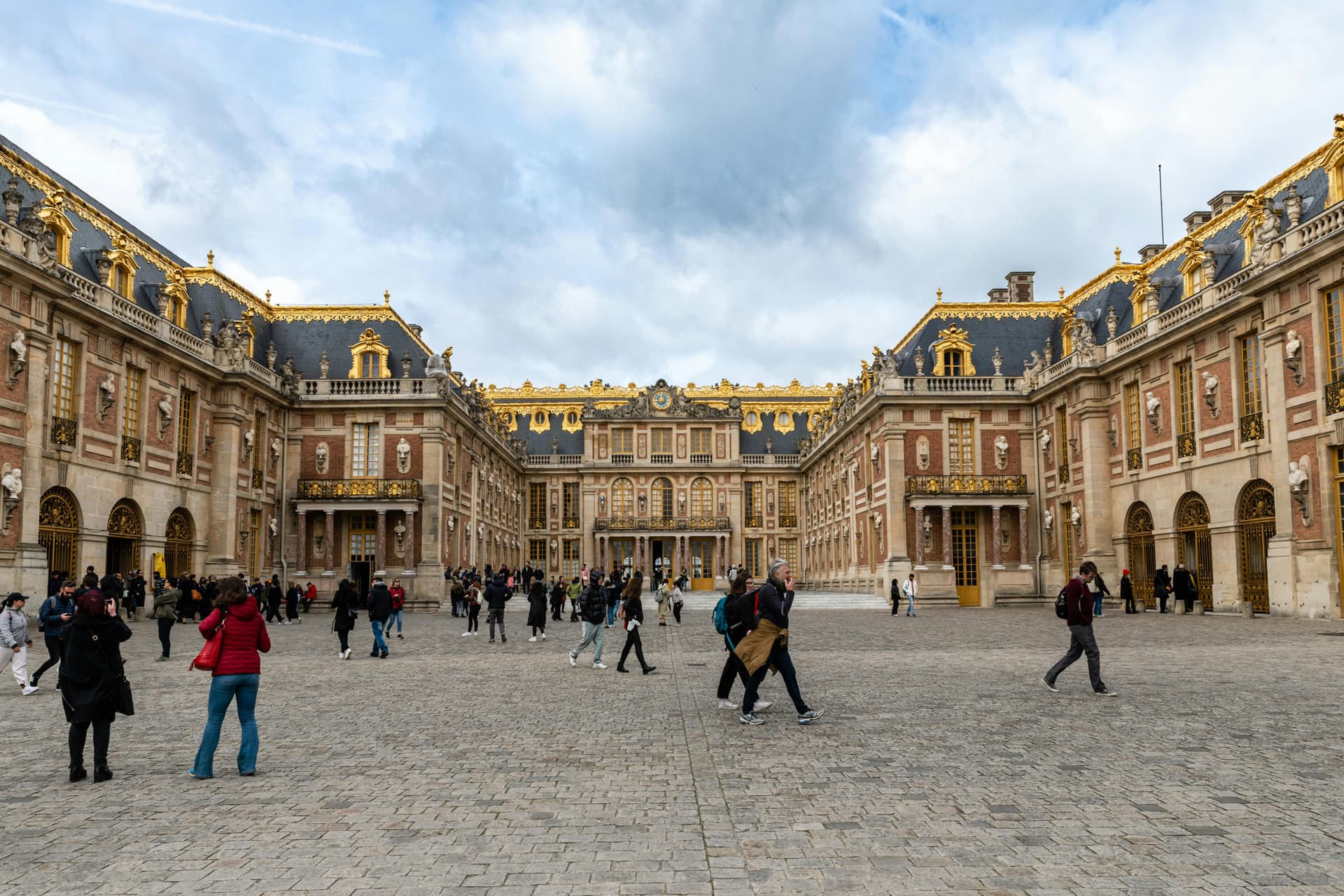Versailles : Skip-the-Line Palace & Gardens Semi-Private Tour 1