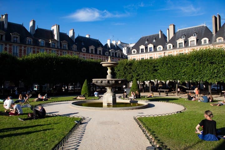 Private Paris Fashion and Shopping Experience Option with Car 8