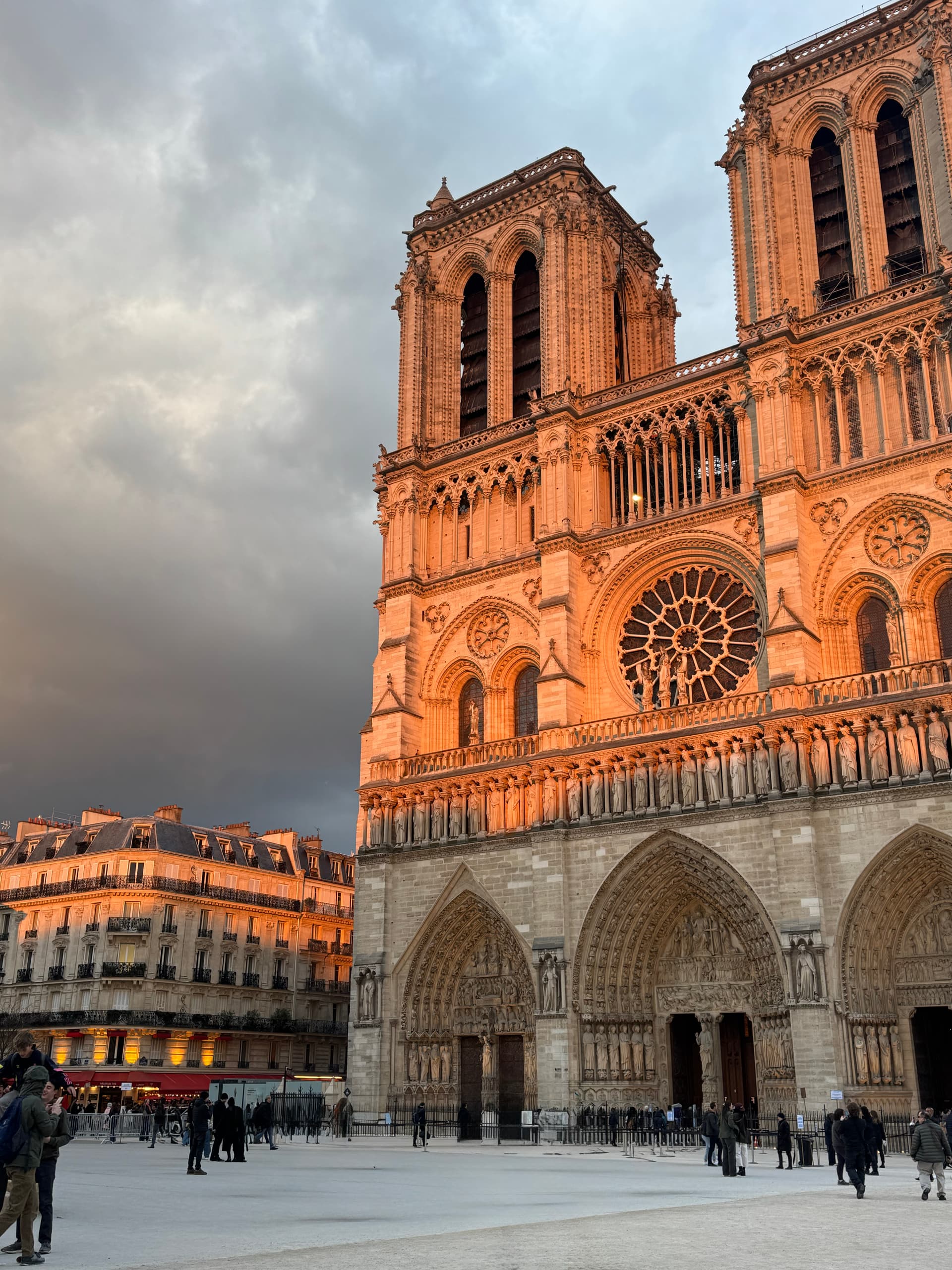Paris: Ile De La Cité Walking Tour: Discover Paris' Birthplace 14