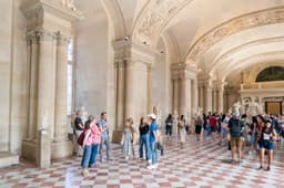 Louvre Museum Must Sees Shared Guided Tour