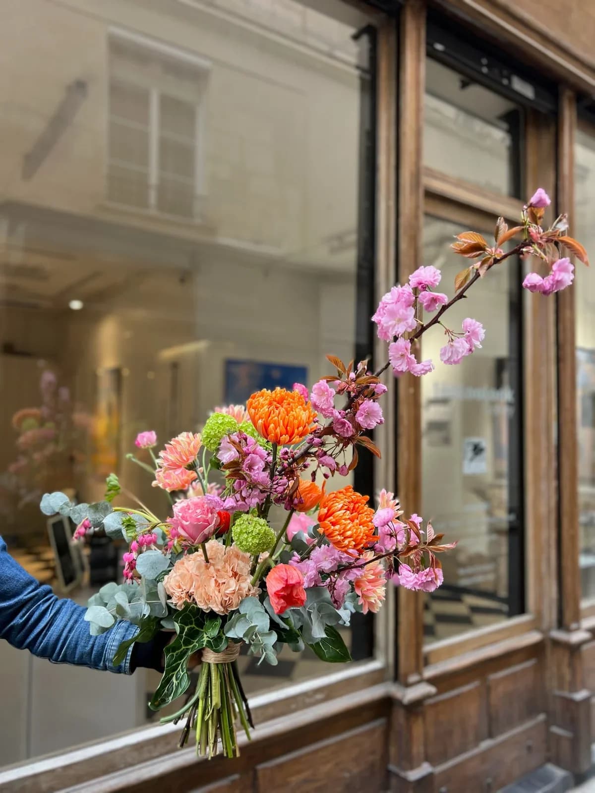 Private floral art class with a professional 14