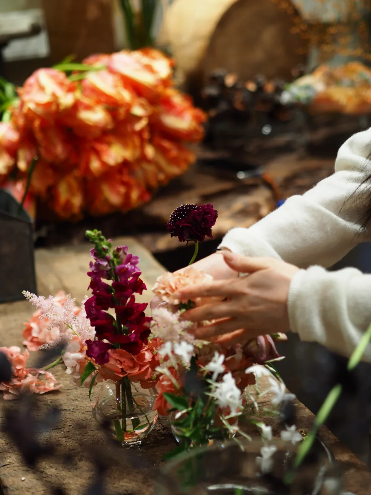 Private floral art class with a professional 6