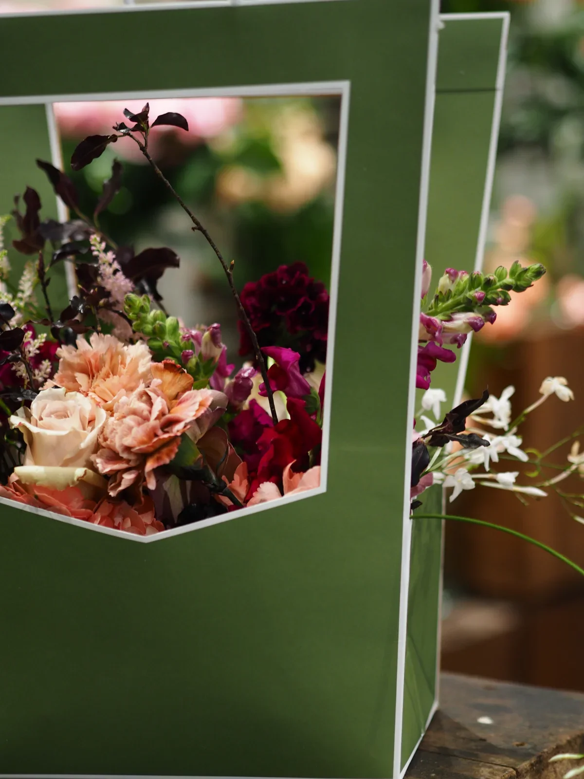 Private floral art class with a professional 5